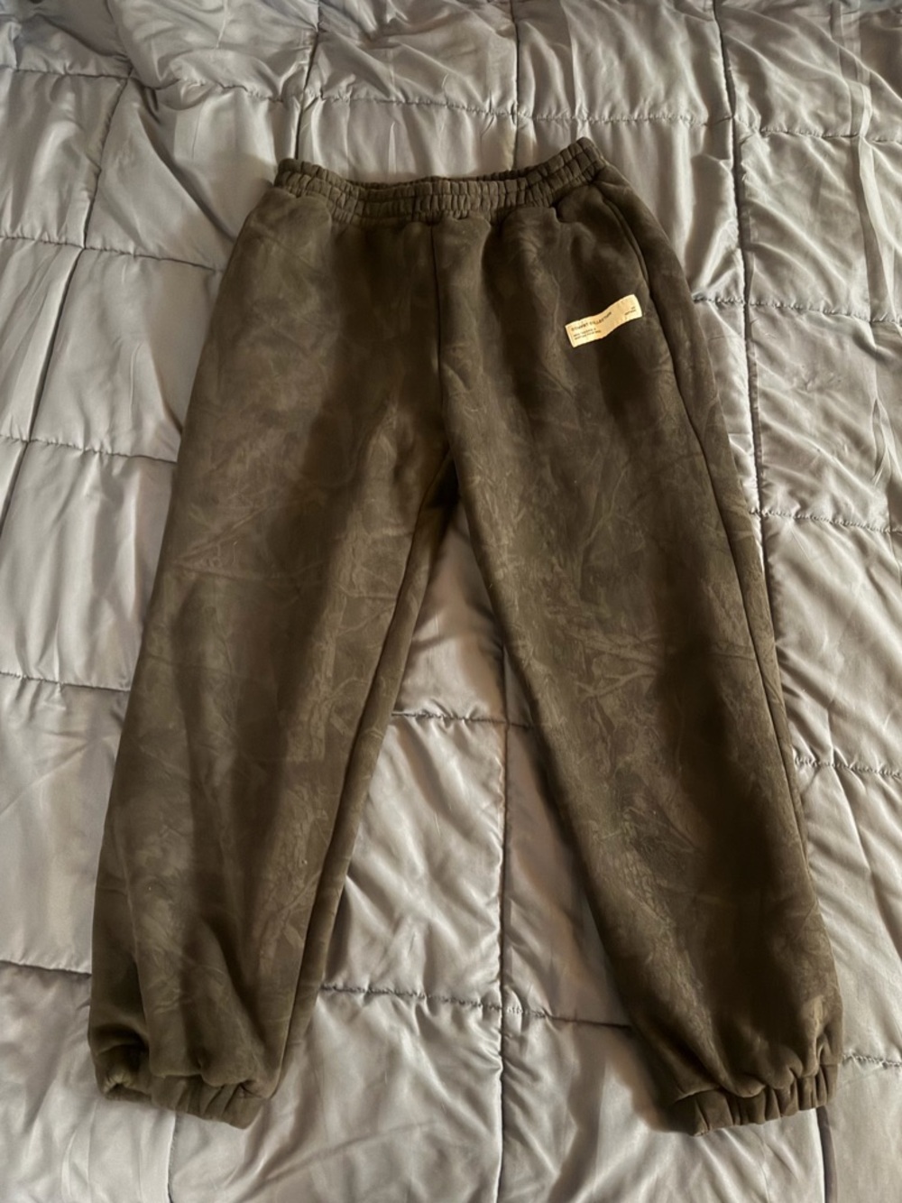 NWOT Comfrt Camo Sweatpants in Midnight Forest